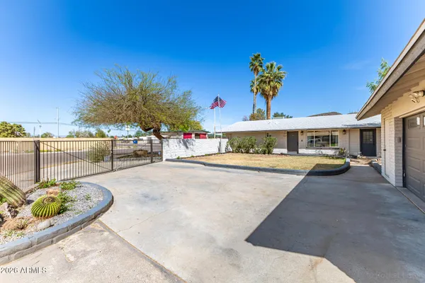 $399,900 | 2419 West Shaw Butte Drive, Phoenix, AZ 85029