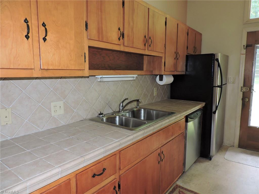609 Overbrook Drive High Point, NC 27262 - Photo 14 of 24 Gallery Image 14
