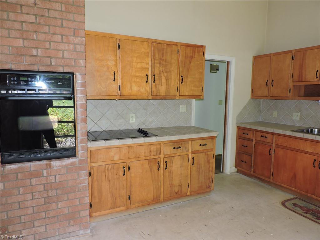 609 Overbrook Drive High Point, NC 27262 - Photo 16 of 24 Gallery Image 16