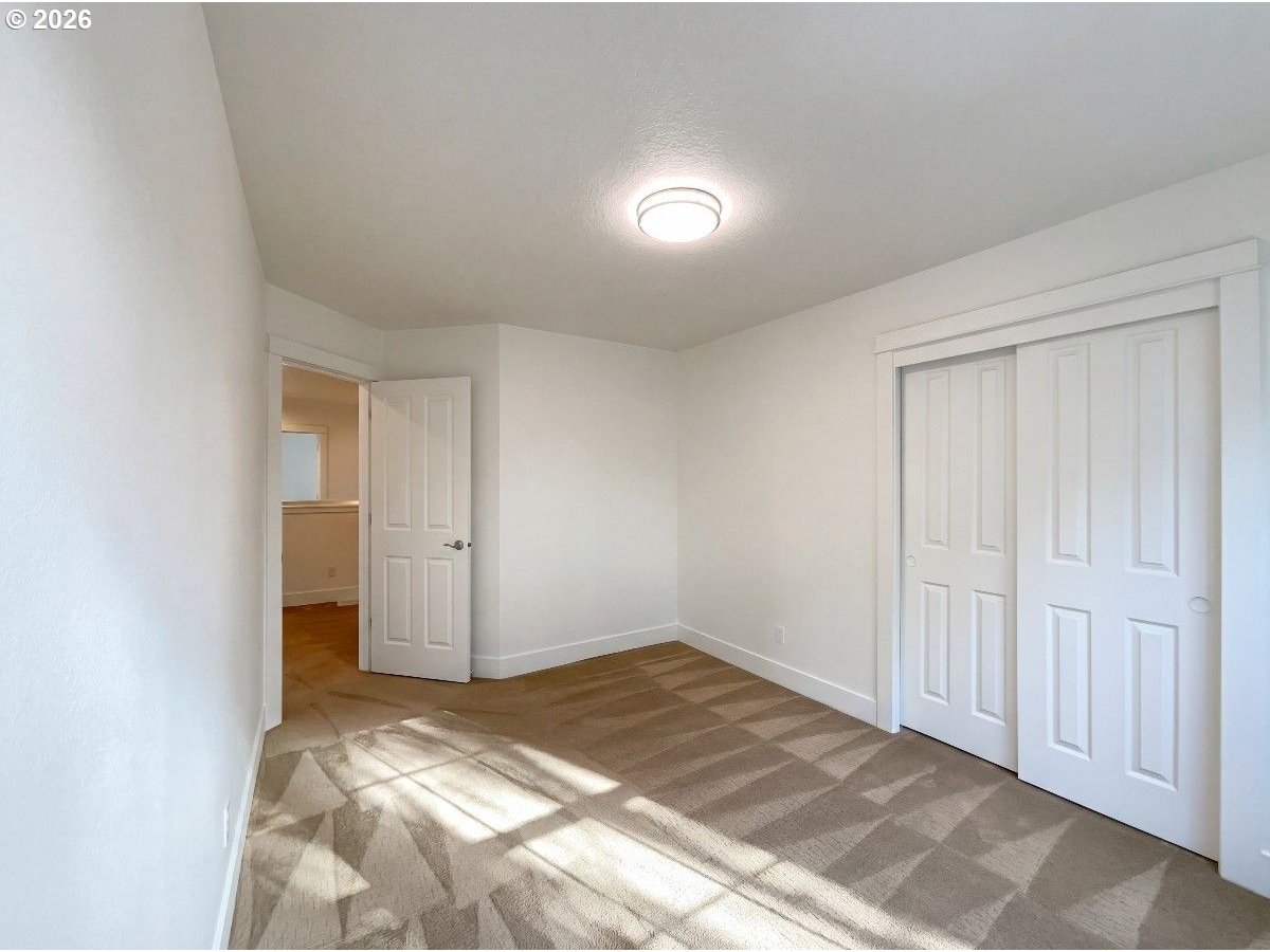 10989 Southwest Oneida Street Tualatin, OR 97062 - Photo 4 of 34