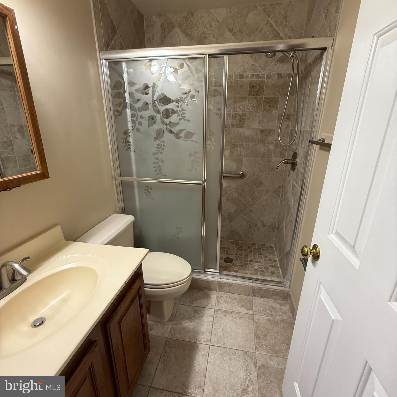 8222 Maple Ridge Avenue Springfield, VA 22153 - Photo 15 of 25 a bathroom with a sink and a mirror