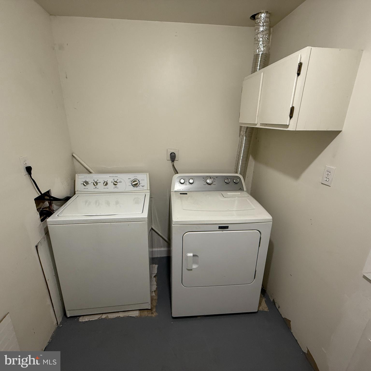 8222 Maple Ridge Avenue Springfield, VA 22153 - Photo 20 of 25 a utility room with dryer and washer