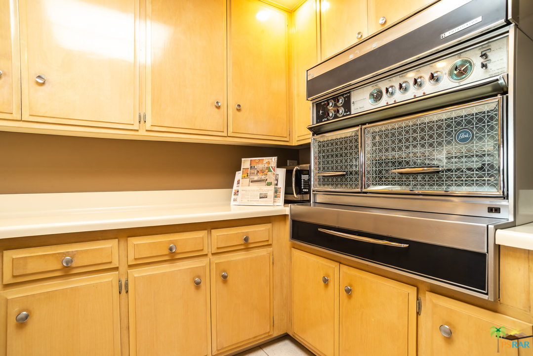 1811 Sandcliff Road Palm Springs, CA 92264 - Photo 10 of 44 State of the art, 1964, oven/range in pe
