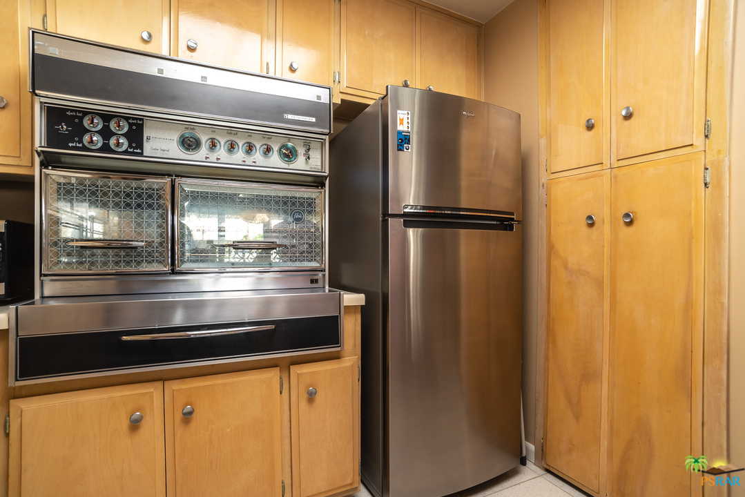 1811 Sandcliff Road Palm Springs, CA 92264 - Photo 13 of 44 Flair by Frigidaire oven-range