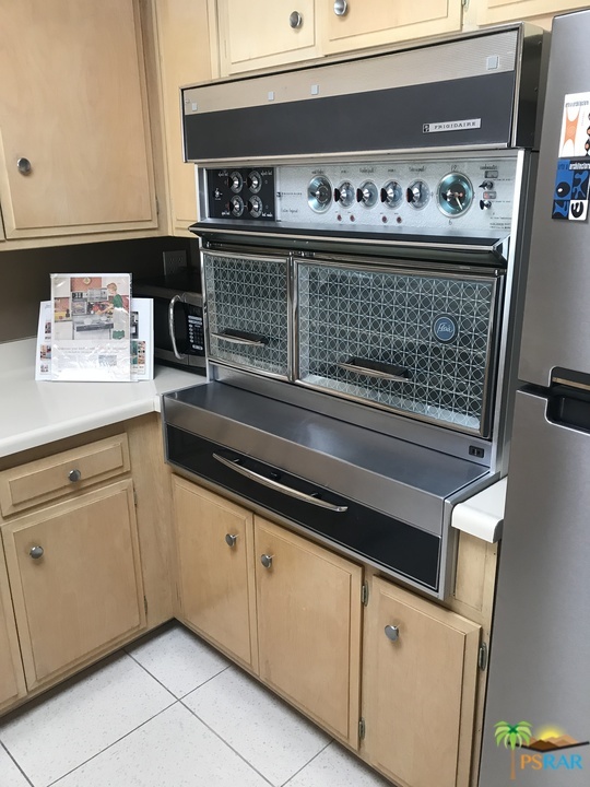 1811 Sandcliff Road Palm Springs, CA 92264 - Photo 15 of 44 Flair by Frigidaire in perfect working c