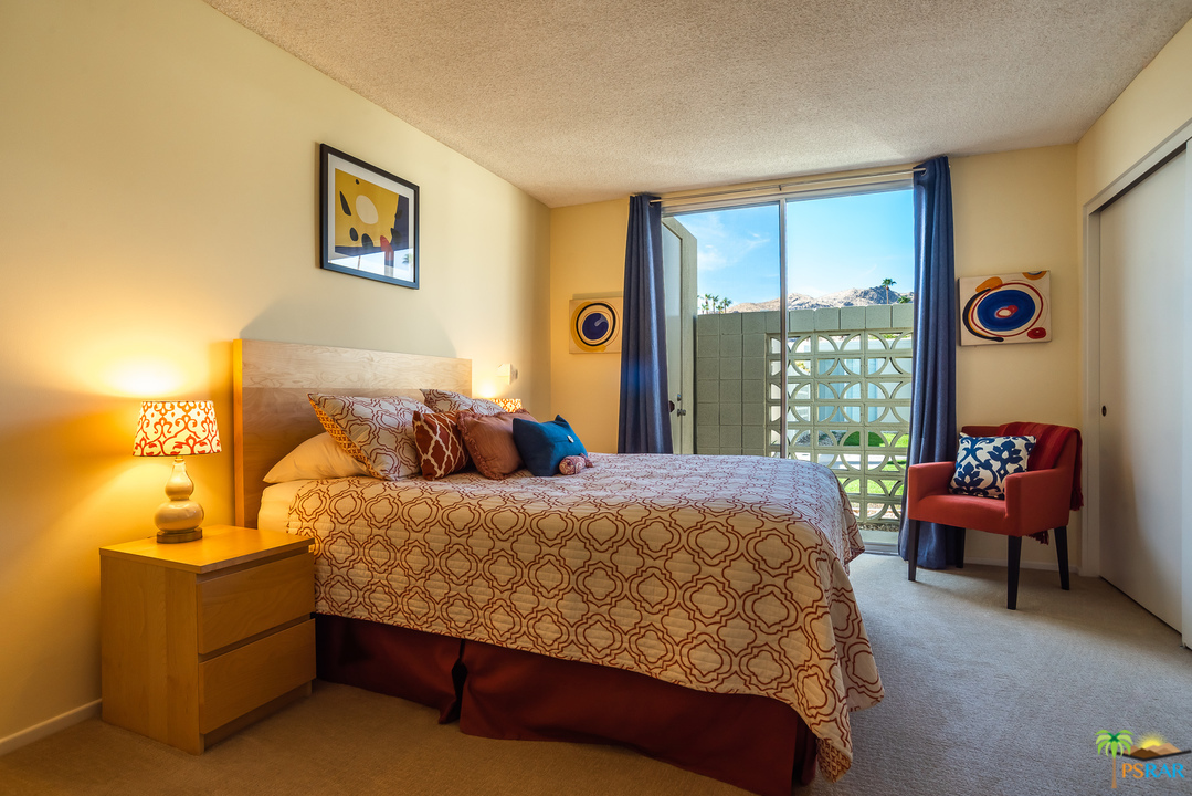 1811 Sandcliff Road Palm Springs, CA 92264 - Photo 23 of 44 Guest bedroom with screen block accent a