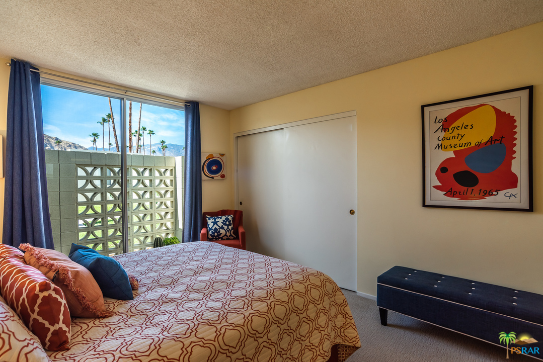 1811 Sandcliff Road Palm Springs, CA 92264 - Photo 24 of 44 Guest bedroom with screen block accent a