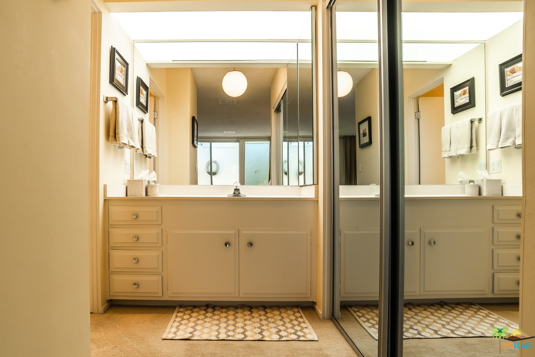 1811 Sandcliff Road Palm Springs, CA 92264 - Photo 30 of 44 Master bath with natural light