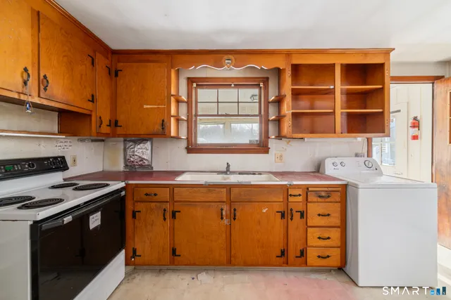 $194,999 | 24 Pentlow Avenue, New Britain, CT 06053