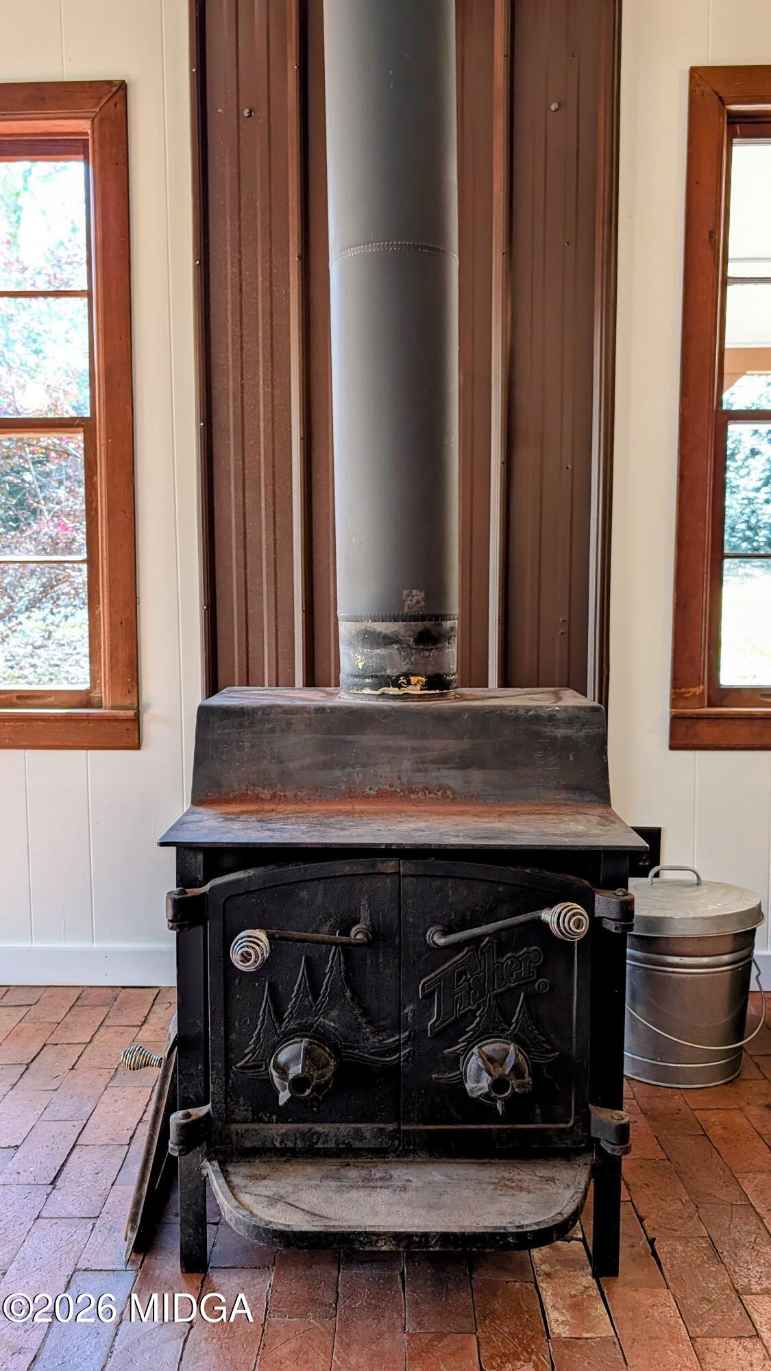 1068 Lamar Road Macon, GA 31210 - Photo 29 of 39 a room with furniture and window