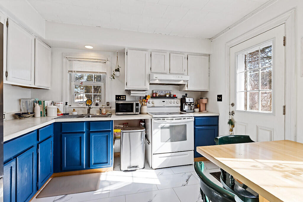 189 Cony Street Augusta, ME 04330 - Photo 2 of 44 34_BP5A6159_DxO_mls