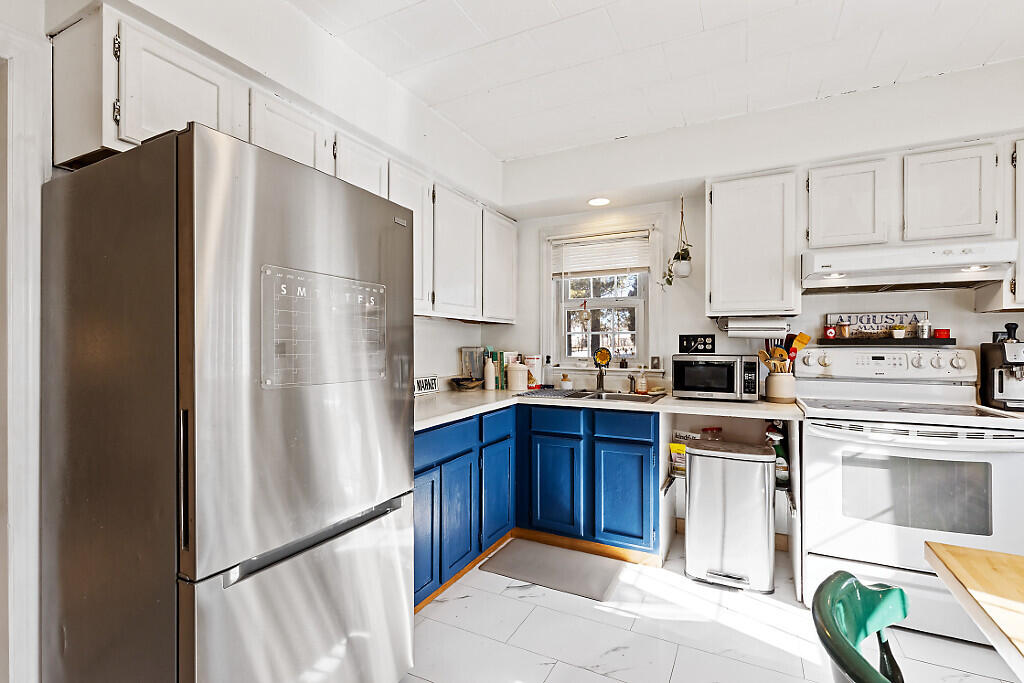 189 Cony Street Augusta, ME 04330 - Photo 3 of 44 33_BP5A6162_DxO_mls