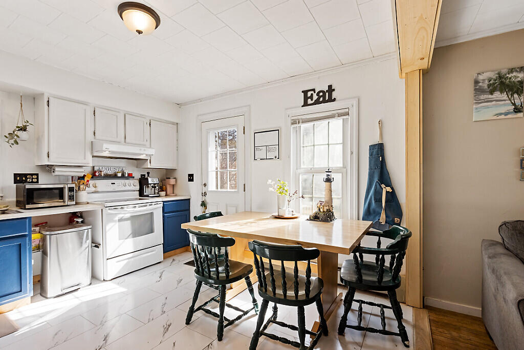 189 Cony Street Augusta, ME 04330 - Photo 7 of 44 38_BP5A6147_DxO_mls