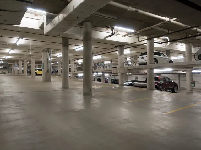 a view of a parking area