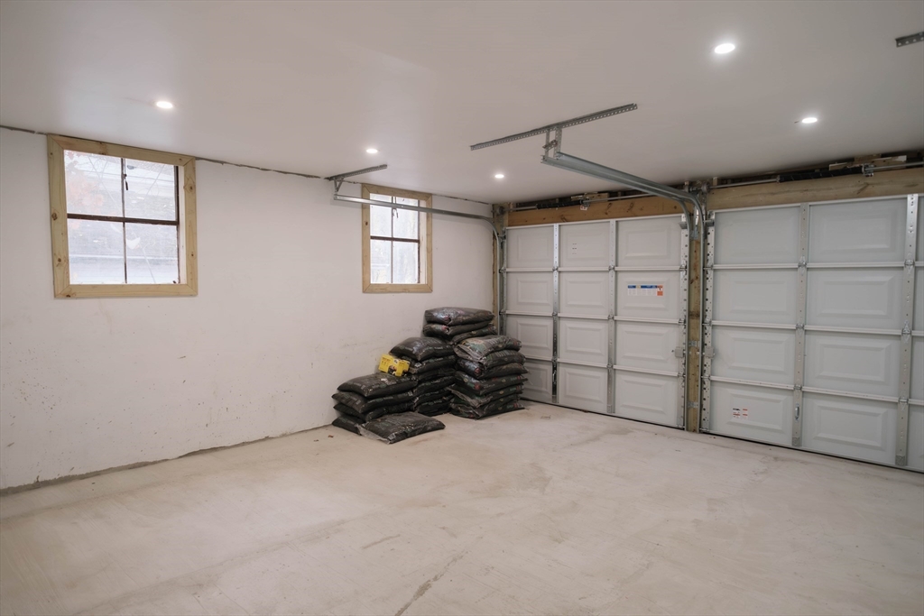 181 Freeman Terrace Springfield, MA 01104 - Photo 11 of 37