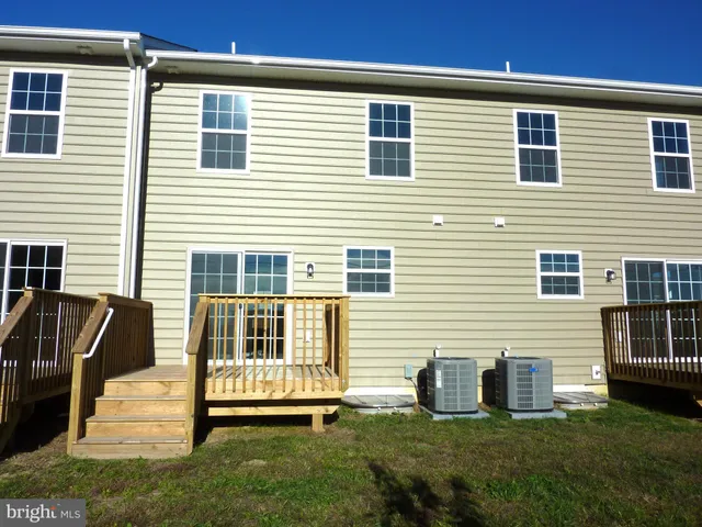 a front view of house with yard