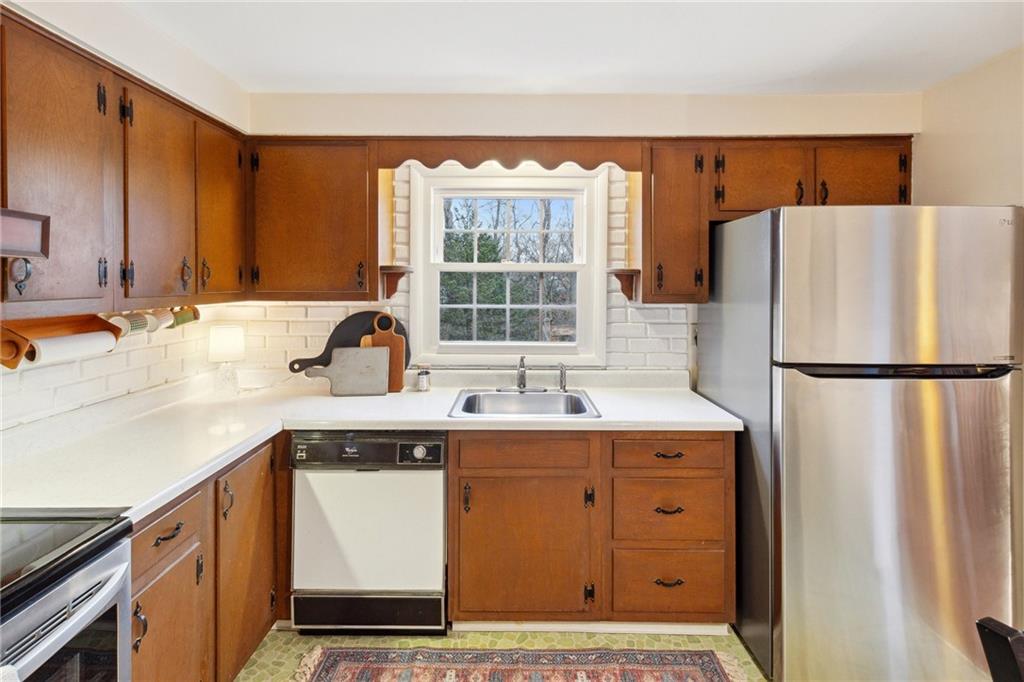 121 Wyngate Road Coraopolis, PA 15108 - Photo 13 of 27 Gallery Image 13