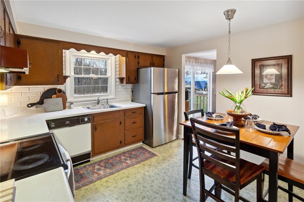 121 Wyngate Road Coraopolis, PA 15108 - Photo 14 of 27 Gallery Image 14