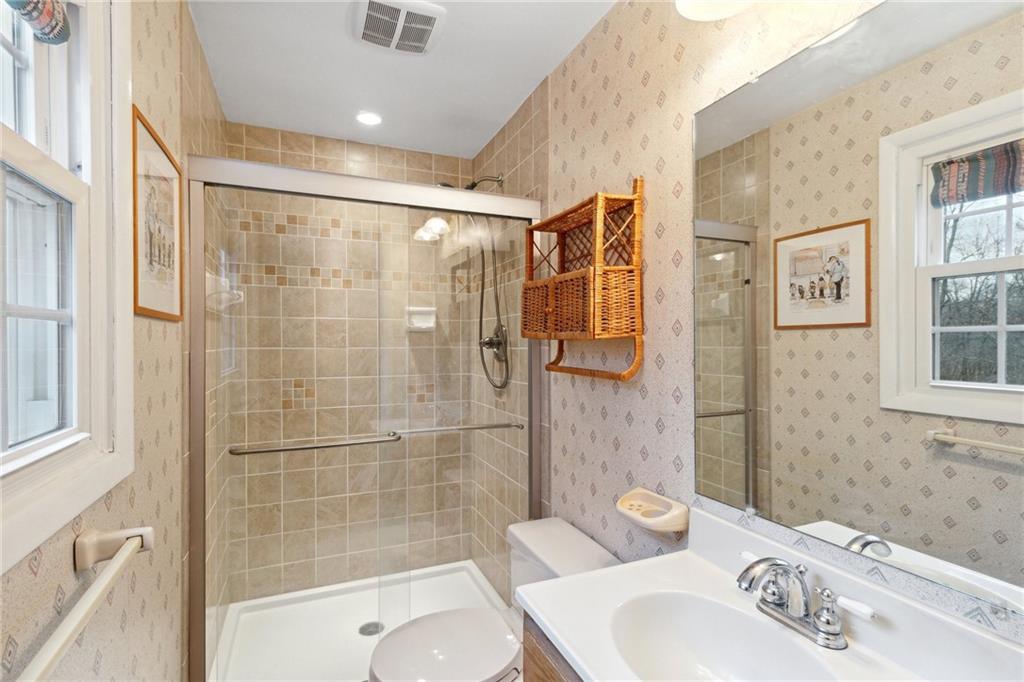121 Wyngate Road Coraopolis, PA 15108 - Photo 19 of 27 Gallery Image 19