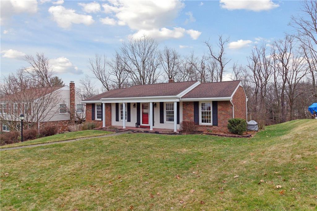 121 Wyngate Road Coraopolis, PA 15108 - Photo 2 of 27 Gallery Image 2