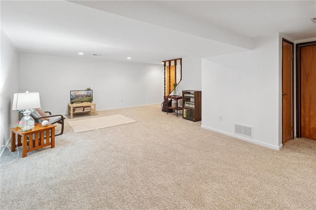 121 Wyngate Road Coraopolis, PA 15108 - Photo 23 of 27 Gallery Image 23