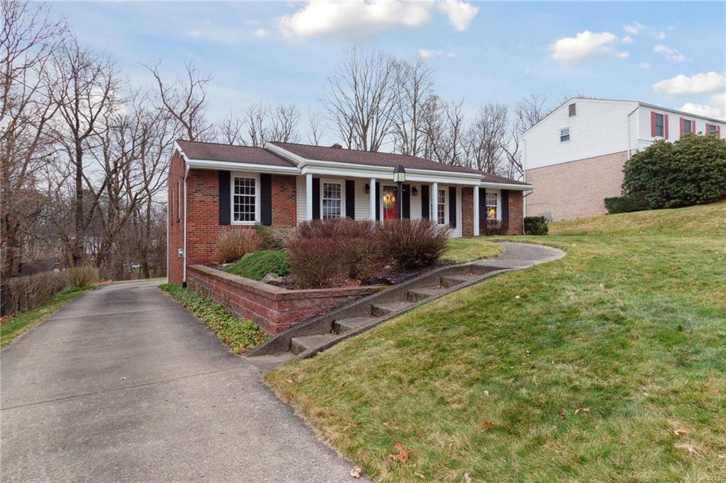 121 Wyngate Road Coraopolis, PA 15108 - Photo 3 of 27 Gallery Image 3