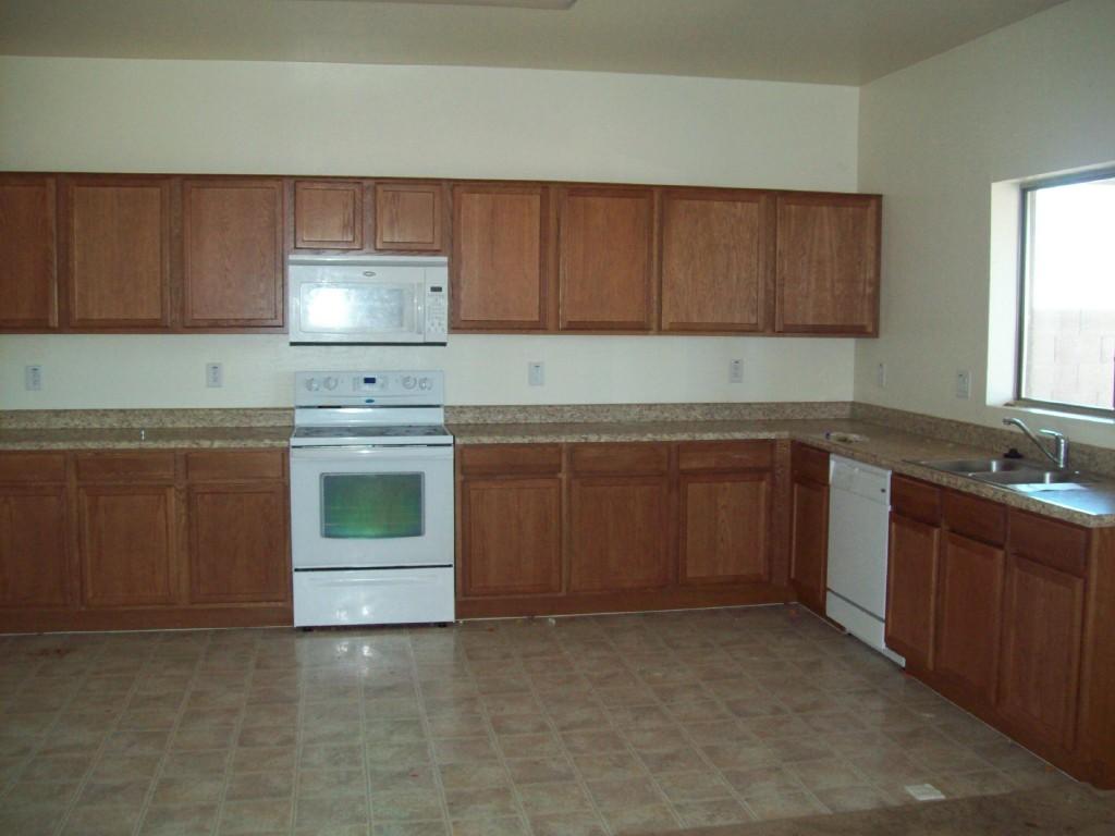 42962 West Magnolia Road Maricopa, AZ 85138 - Photo 4 of 5 kitchen