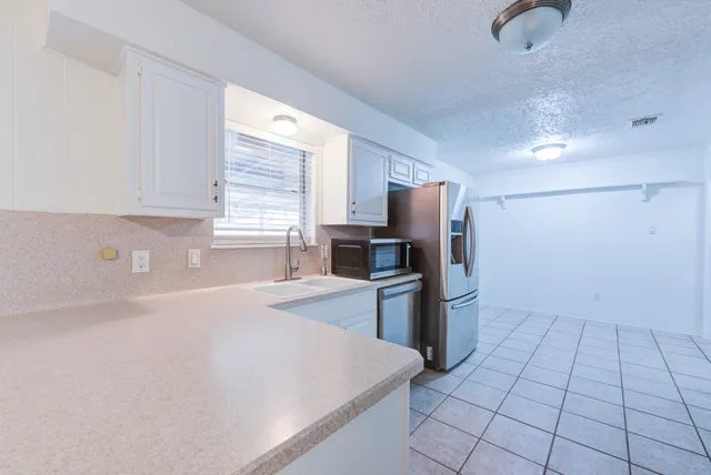 $2,000 | 2213 Baylor Drive, Katy, TX 77493