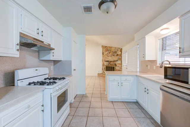 $2,000 | 2213 Baylor Drive, Katy, TX 77493