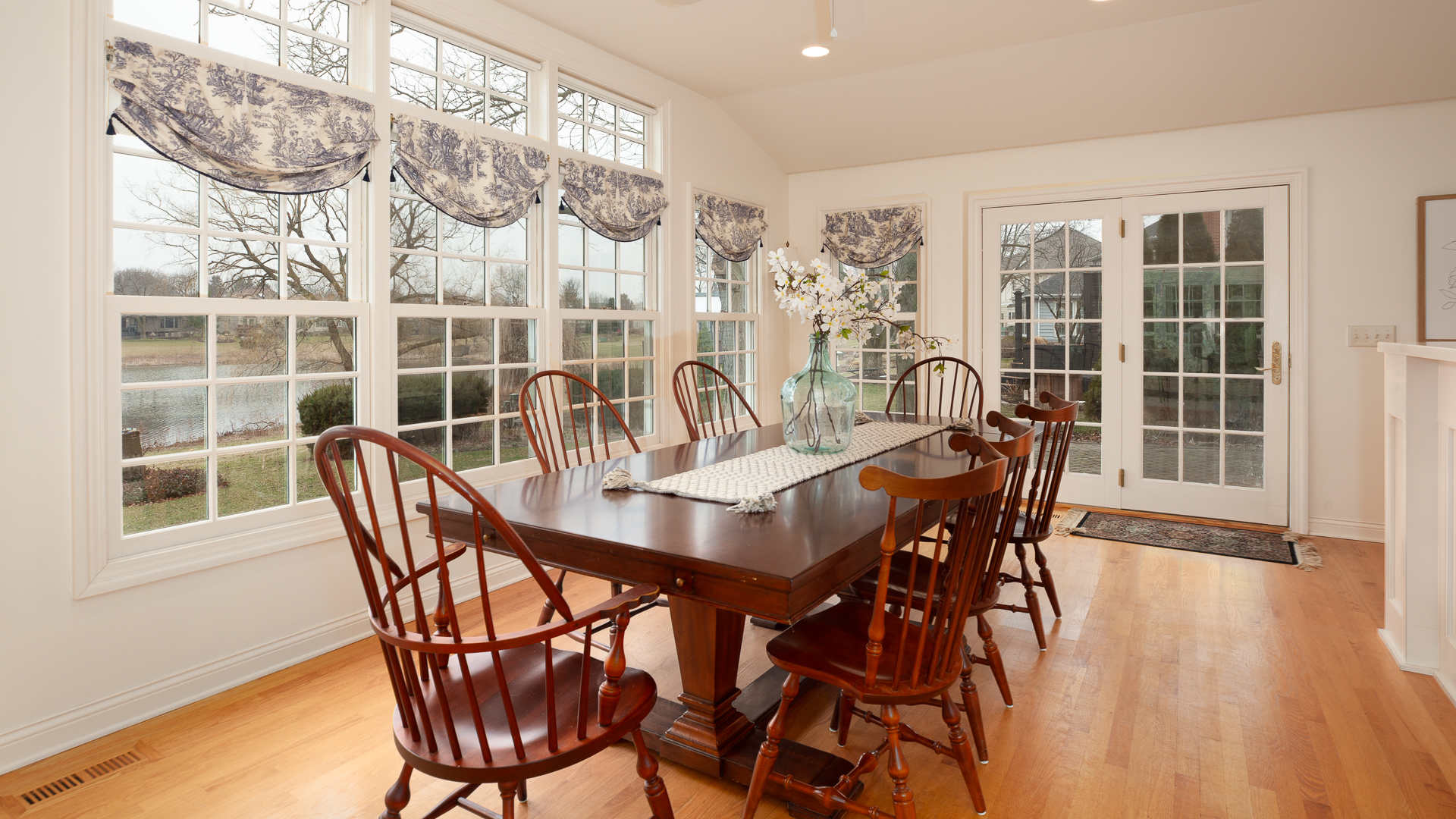 202 West Bailey Road Naperville, IL 60565 - Photo 8 of 37
