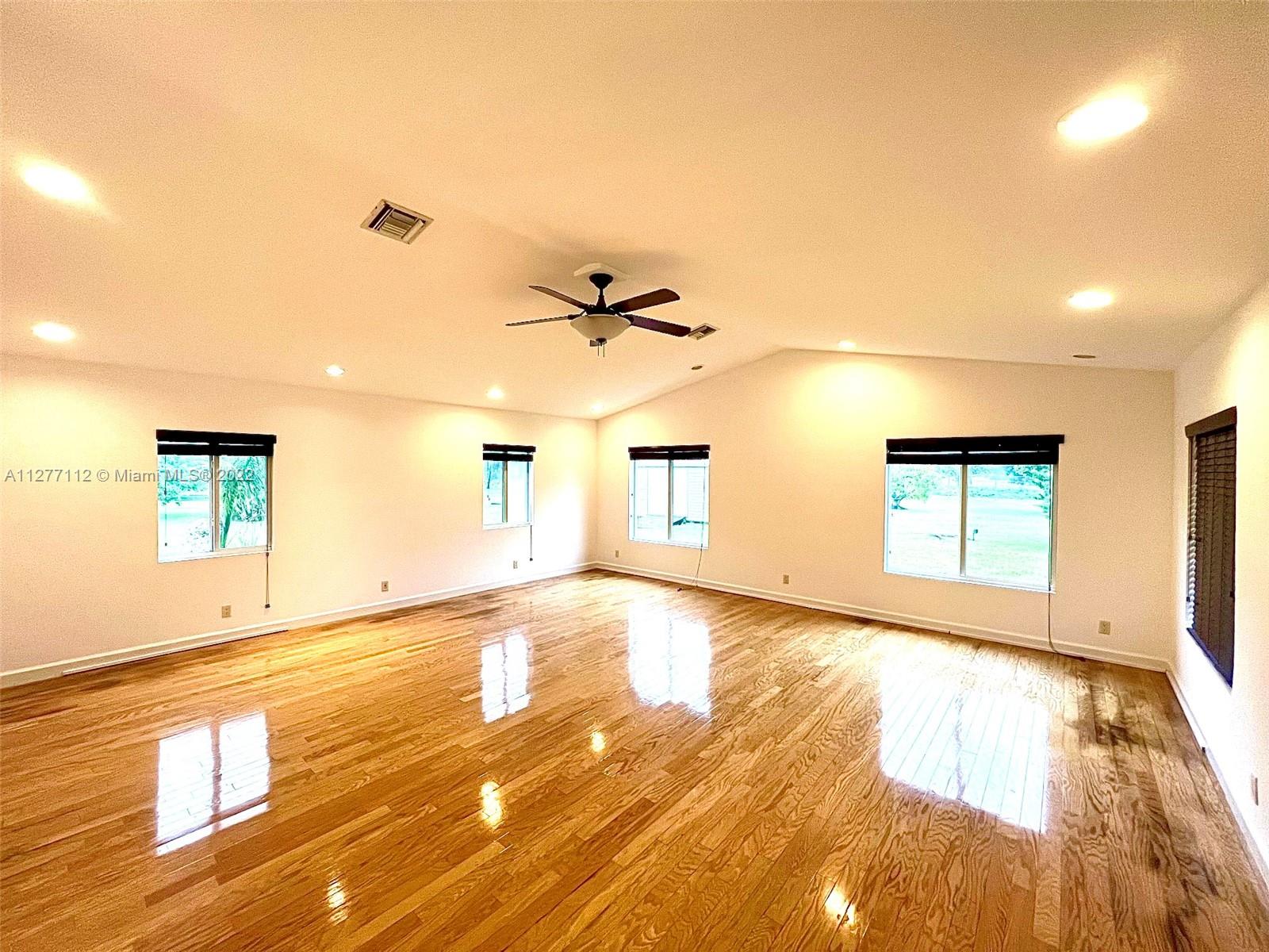 17501 Southwest 58th Street Southwest Ranches, FL 33331 - Photo 11 of 28 Gallery Image 11