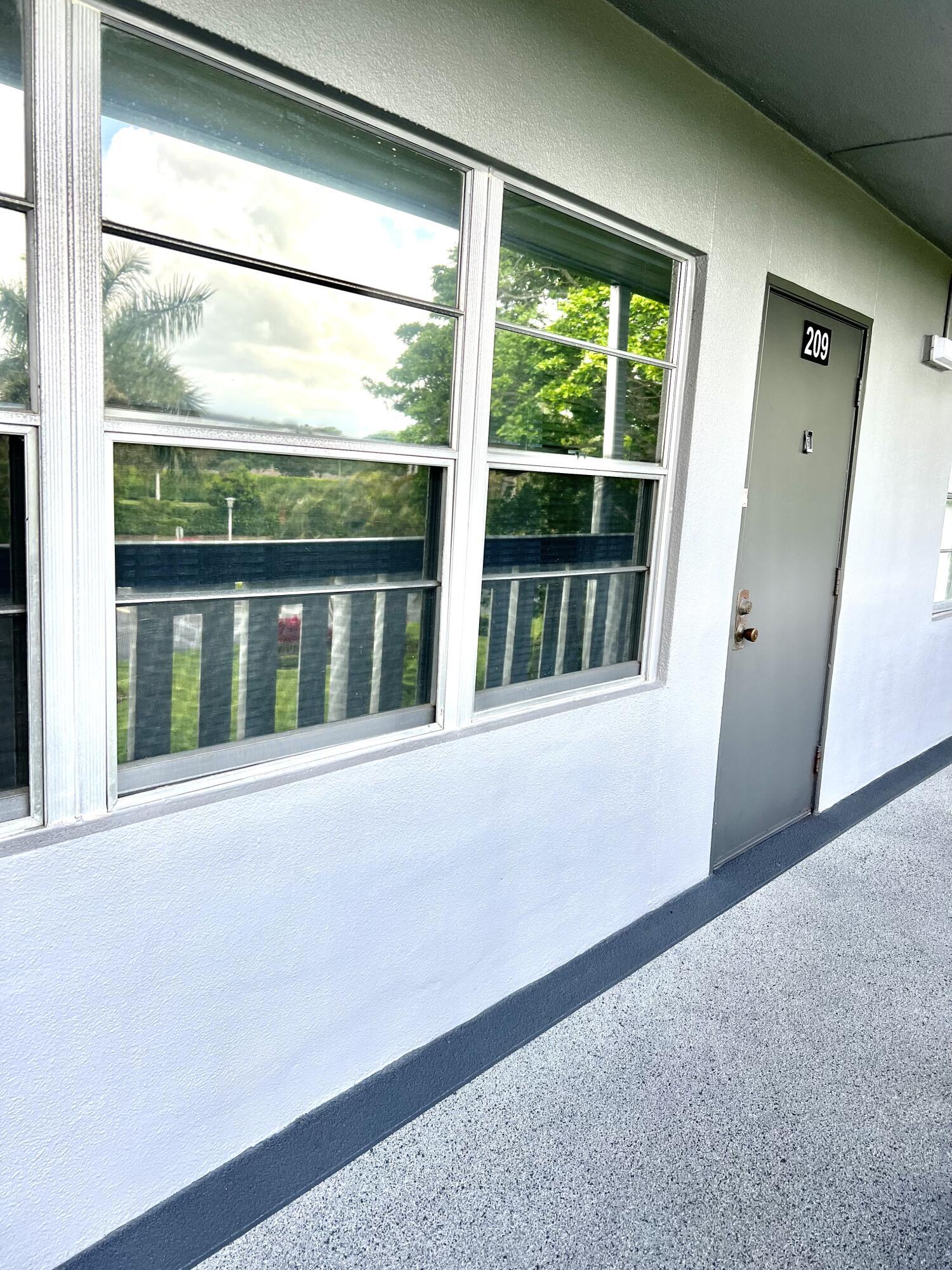 209 Suffolk F, Unit 209 Boca Raton, FL 33434 - Photo 3 of 21 F1CA71EA-2F68-4DAE-A8D0-F8DC4355E3C0