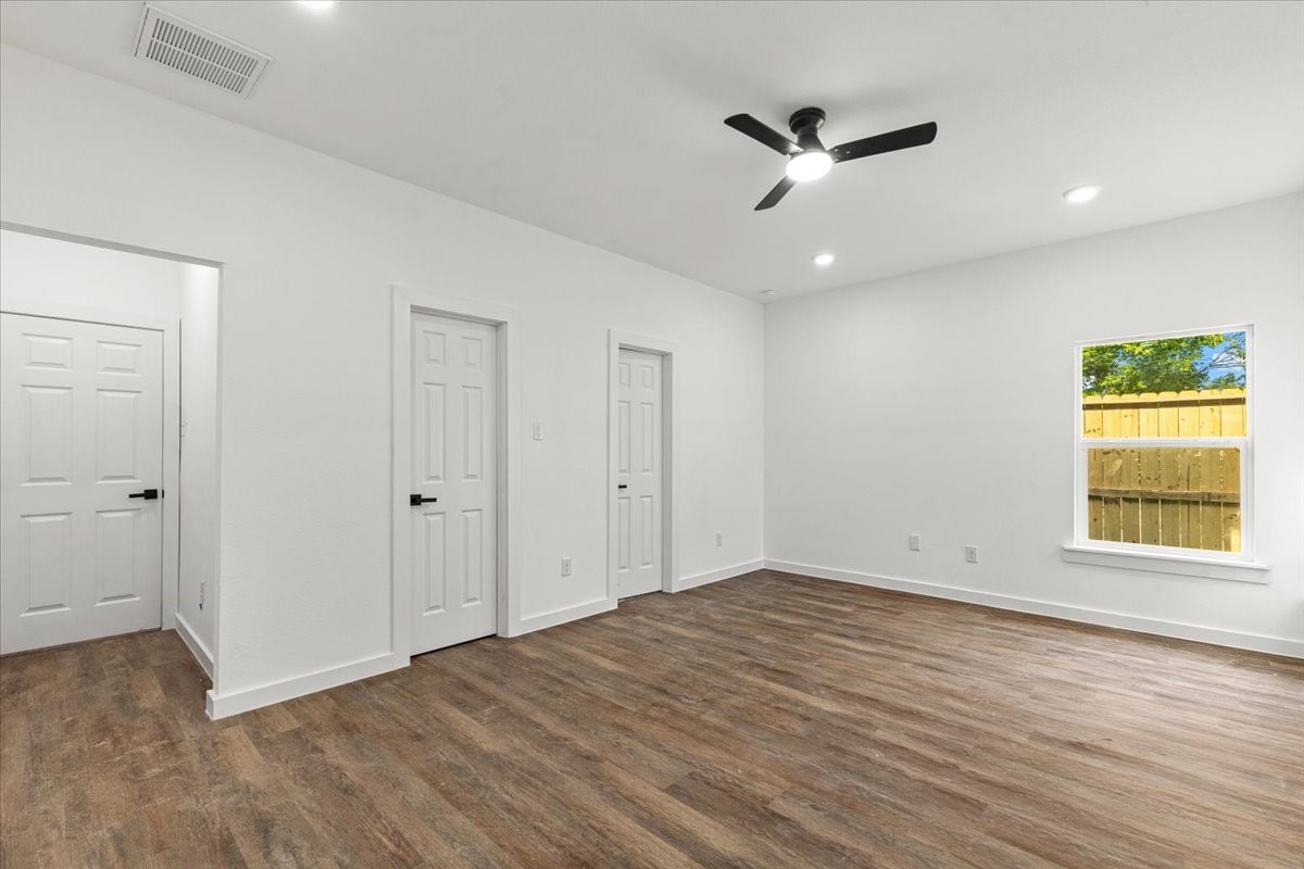 5106 Pershing Street Houston, TX 77033 - Photo 5 of 25