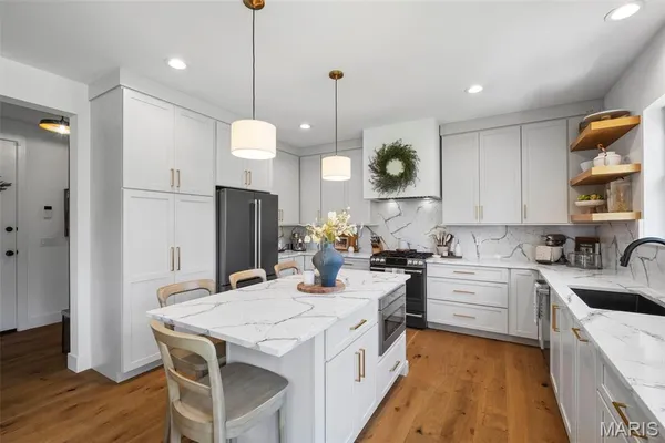 $815,000 | 501 Fairway Oaks Drive, Eureka, MO 63025