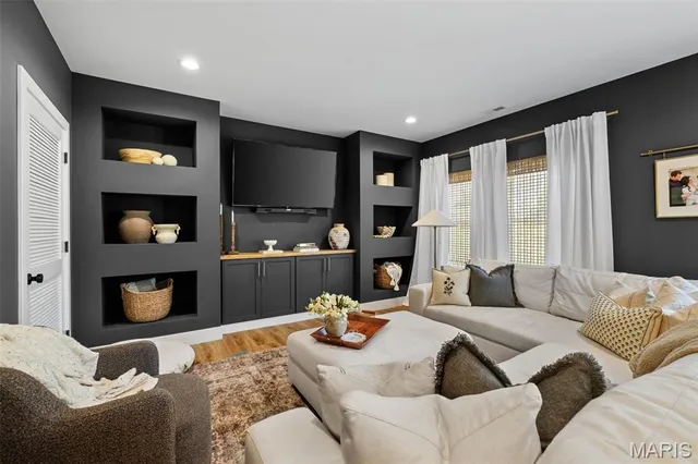 $815,000 | 501 Fairway Oaks Drive, Eureka, MO 63025