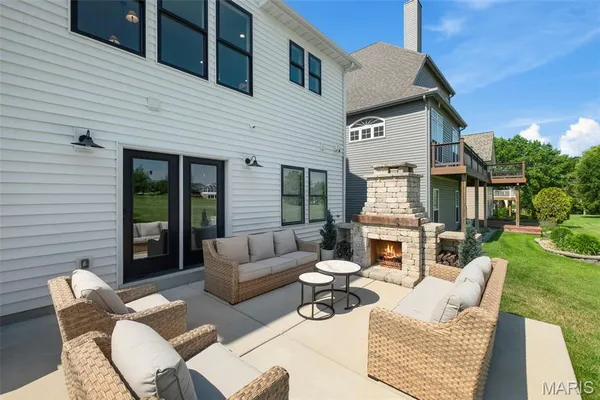 $815,000 | 501 Fairway Oaks Drive, Eureka, MO 63025