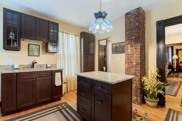 $998,500 | 308 Main Street, Fremont, NH 03044