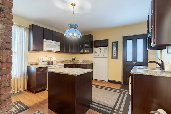 $998,500 | 308 Main Street, Fremont, NH 03044
