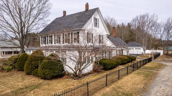 $998,500 | 308 Main Street, Fremont, NH 03044