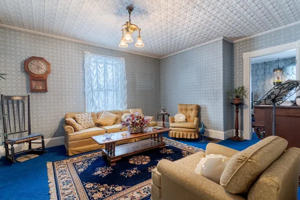 $998,500 | 308 Main Street, Fremont, NH 03044