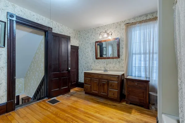 $998,500 | 308 Main Street, Fremont, NH 03044