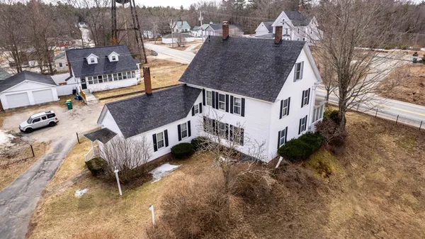 $998,500 | 308 Main Street, Fremont, NH 03044