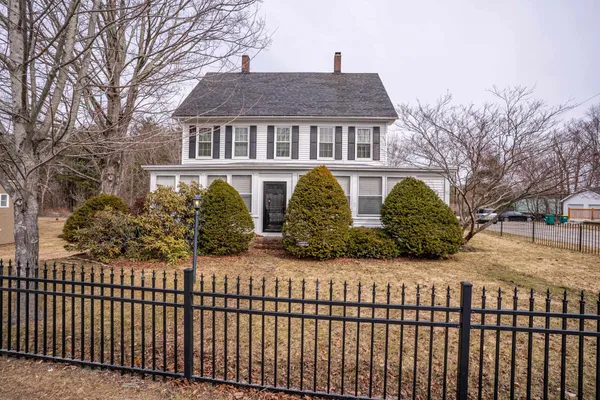 $998,500 | 308 Main Street, Fremont, NH 03044