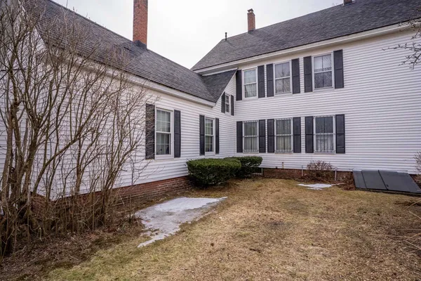 $998,500 | 308 Main Street, Fremont, NH 03044