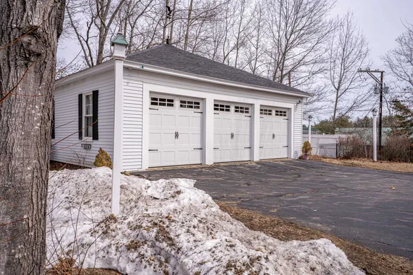 $998,500 | 308 Main Street, Fremont, NH 03044