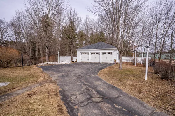 $998,500 | 308 Main Street, Fremont, NH 03044
