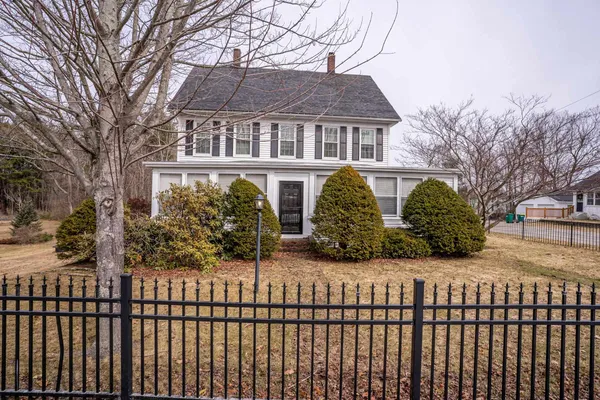 $998,500 | 308 Main Street, Fremont, NH 03044
