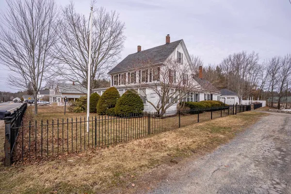 $998,500 | 308 Main Street, Fremont, NH 03044
