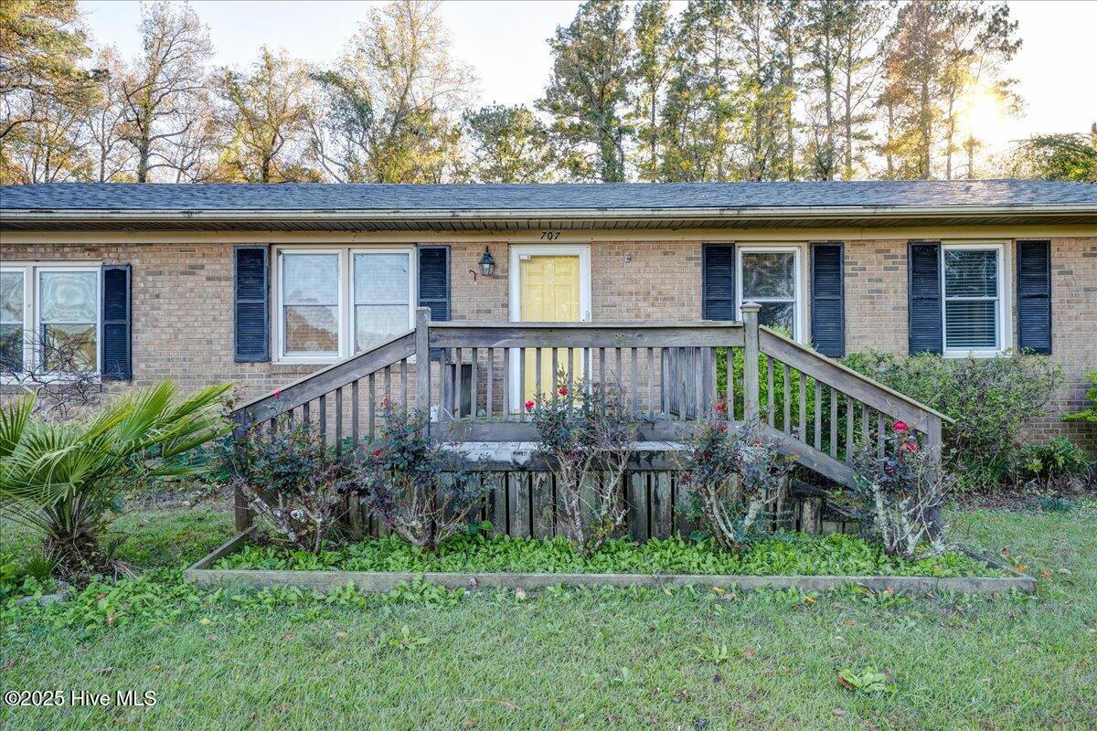 707 Clermont Road New Bern, NC 28560 - Photo 2 of 34 707 Clermont Road New Bern, NC