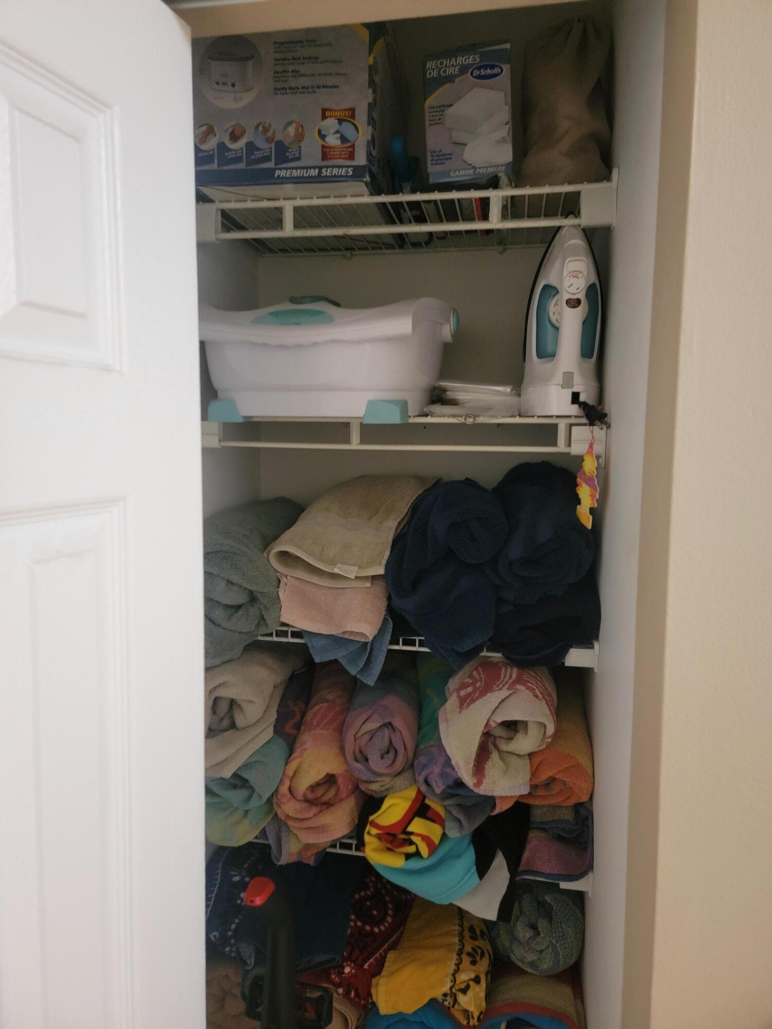 27 Vista Del Rio Boynton Beach, FL 33426 - Photo 32 of 45 Linen closet